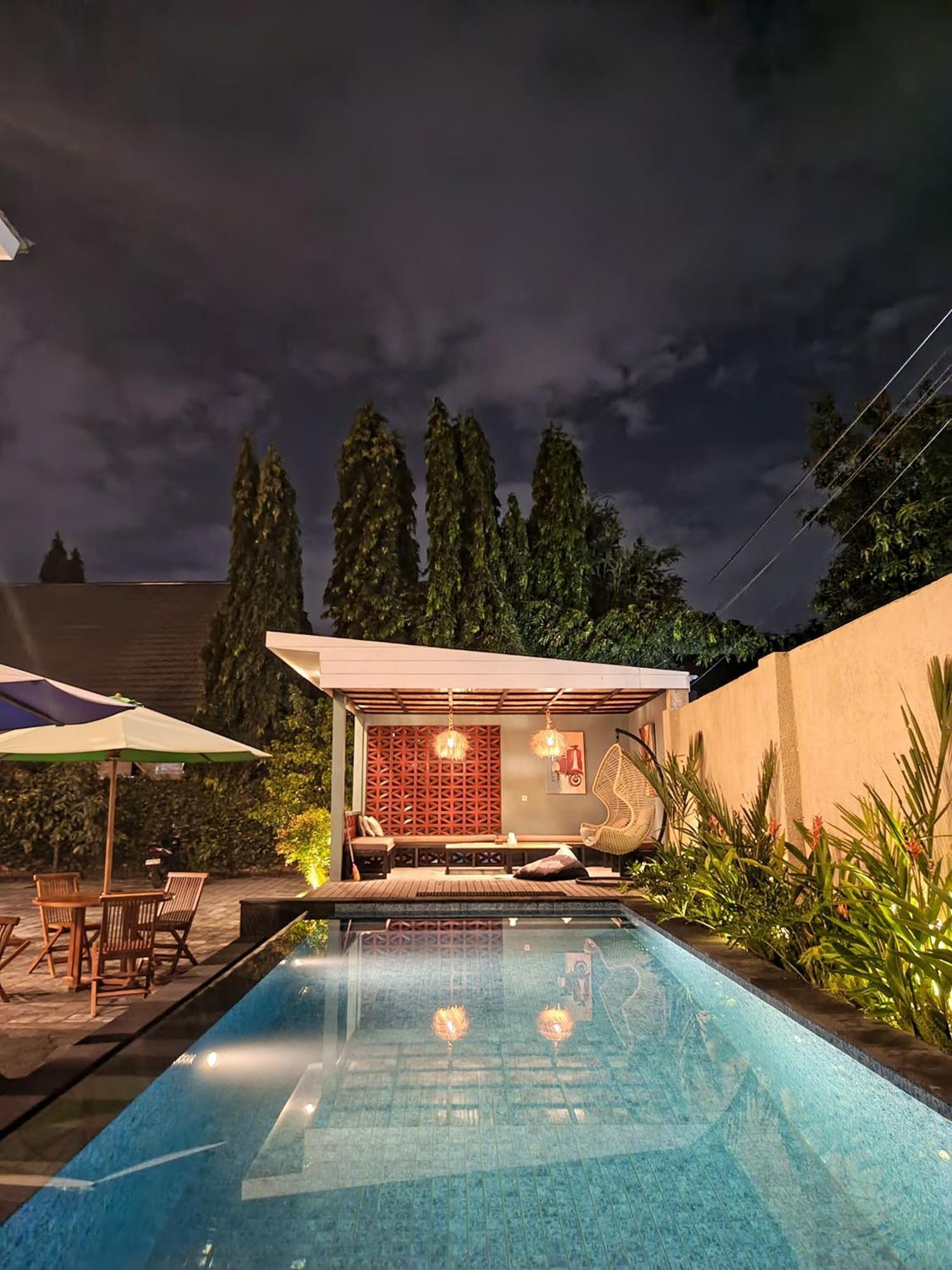 Zavana Rooms & Restaurant Tanjungkarang Exterior photo